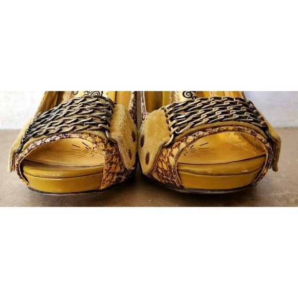 Naughty Monkey Leather Suede Pumps Peep Toe W/Chains Peace Sign Heels Sz 7 Cute! - Picture 2 of 9